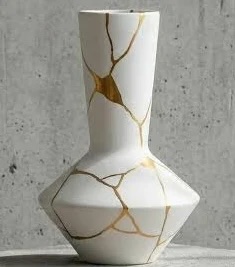Wabi sabi vase, both can be true holding two truths at once
